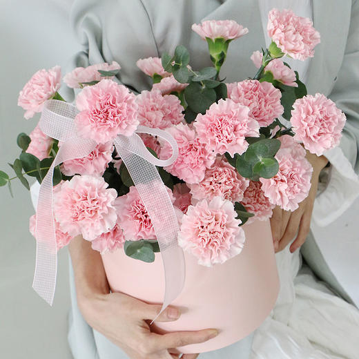 爱的抱抱-怀抱的温度33朵粉色康乃馨抱抱桶送妈妈老师长辈同事生日