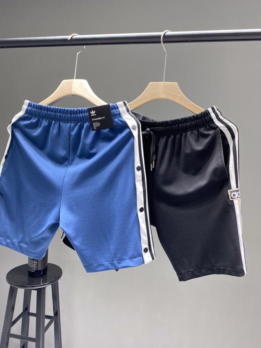 点此购买 阿迪男女金标排扣阔腿短裤 诱144585