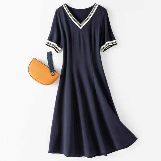 《ihimi#夏季新品》简约时尚v领收腰合体显瘦针织领口长款连衣裙女