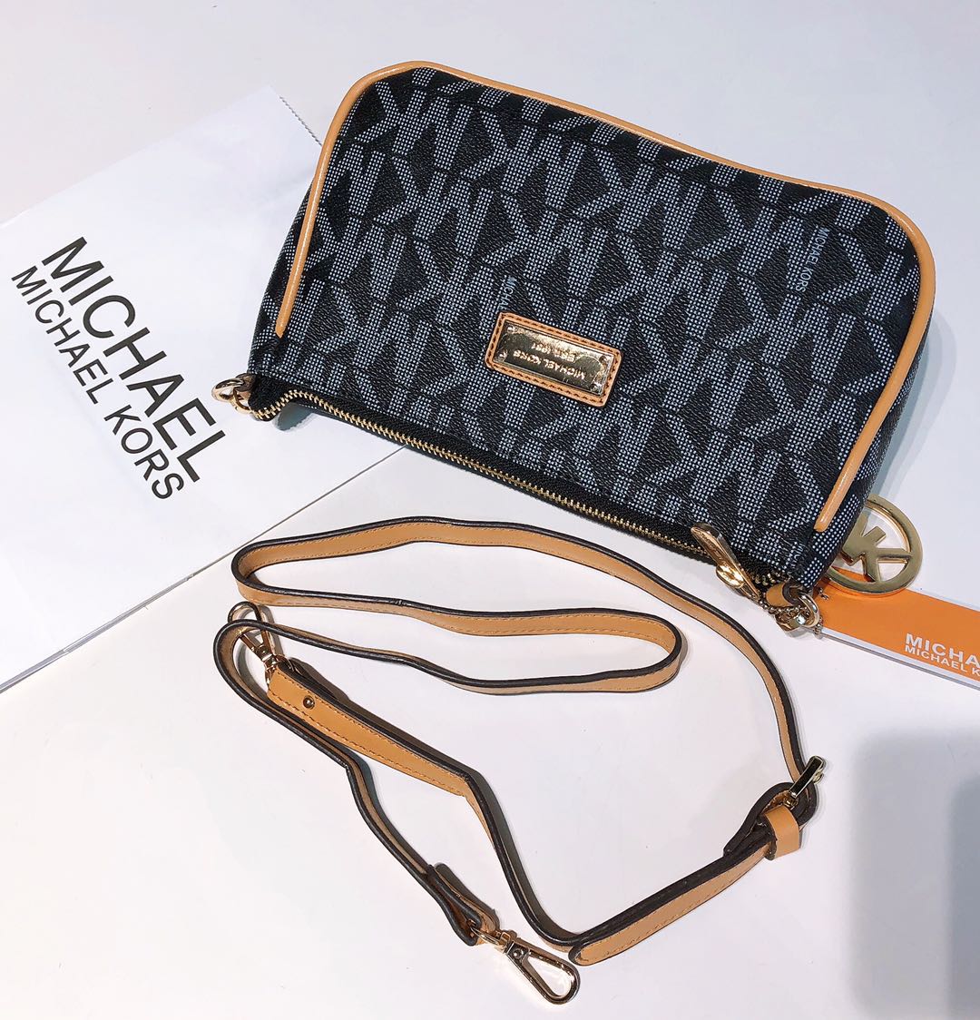 520特惠款 mk经典老花金属标牌手提单肩斜挎小包