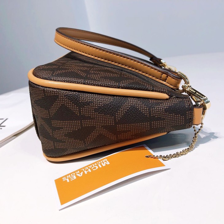 520特惠款 mk经典老花金属标牌手提单肩斜挎小包