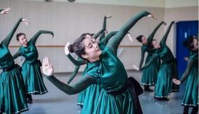 民族舞教学《火红的萨日朗》