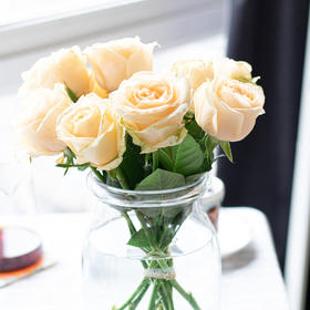 【周四秒杀】香槟玫瑰15枝49.8元