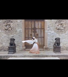 古风的《左手指月》