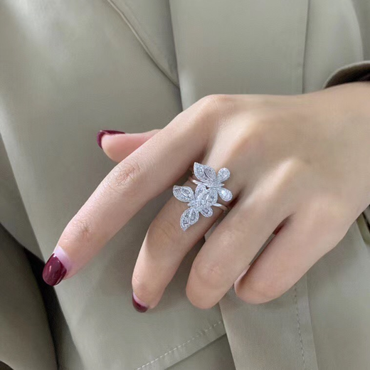 18k双蝴蝶梯方钻戒 明星张雨绮同款双蝴蝶戒指76分 上手特别好看