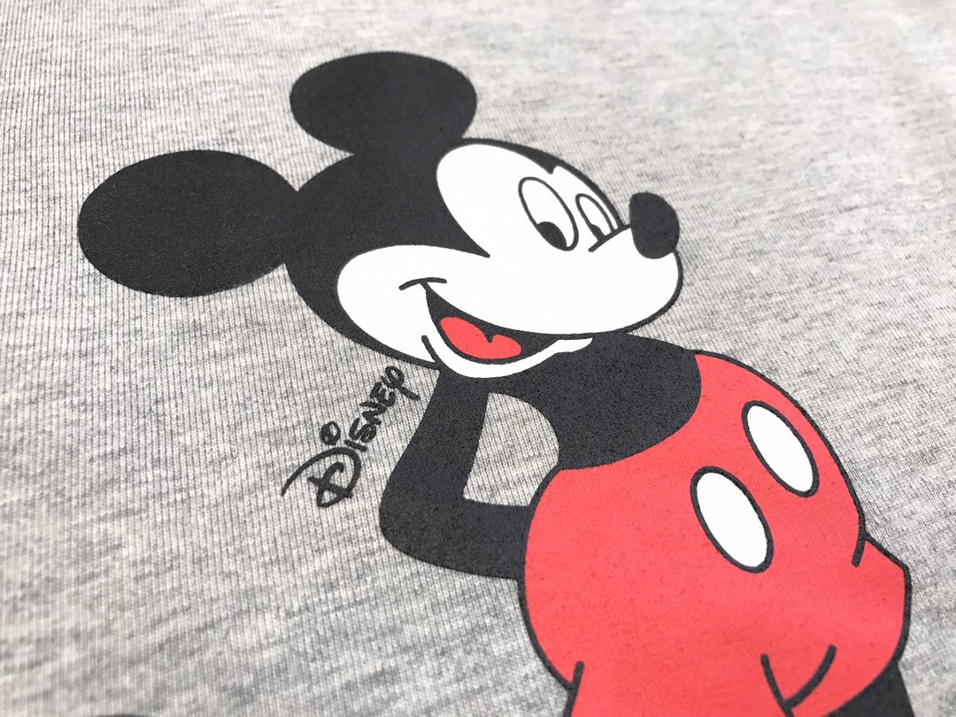 点此购买 gucci男女米奇灰短袖t恤 ks147331