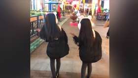 双胞胎女儿可爱死了