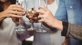 饭局从来不是结识人脉的地方。