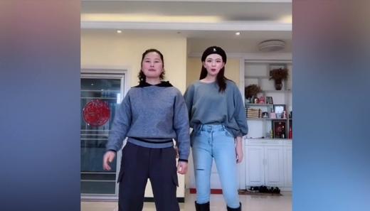 母女俩的舞蹈秀 商品图0