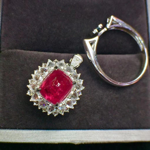 y糖塔型红宝石·鸽血红 cgl (pigeons blood red) 主石: 4.