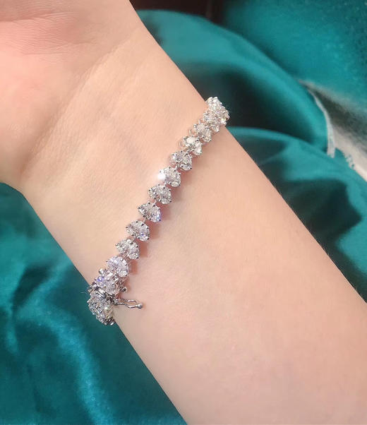 18k白梨形水滴钻石手链 金重:11.10g 石重:d:5.968ct 手寸:16.