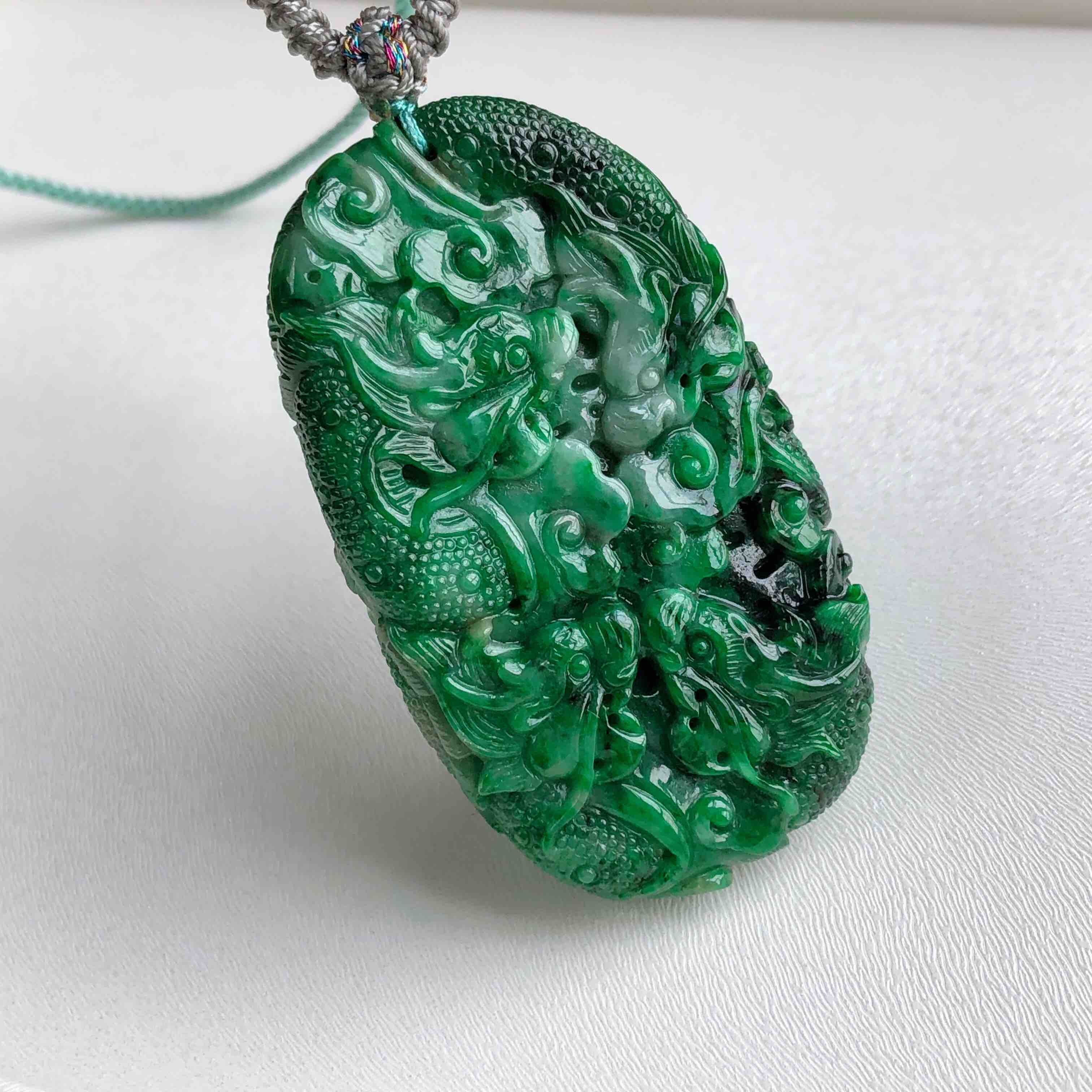 辣绿翡翠精雕九龙玉牌,天然a货附带证书