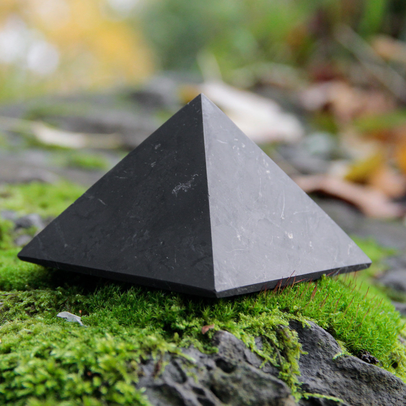 未抛光次石墨大金字塔10cm