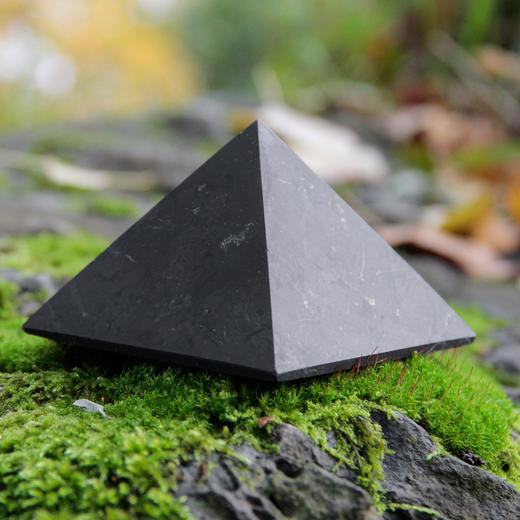 未抛光次石墨大金字塔10cm 商品图0
