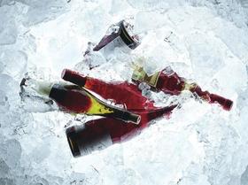 夏天喝红酒，不冰镇一下怎么显得内行 ？