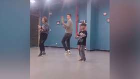 一家三口的舞蹈