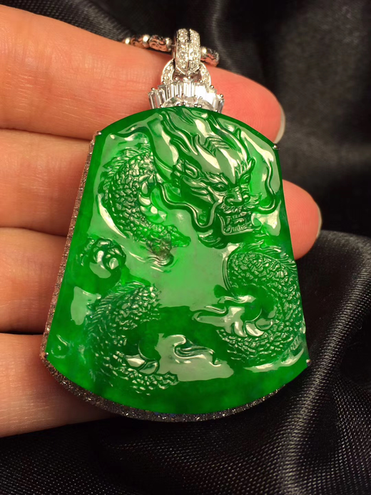 质量高冰帝王绿龙牌——龙行天下 质量独家定制款,寓意极好,佩戴大气