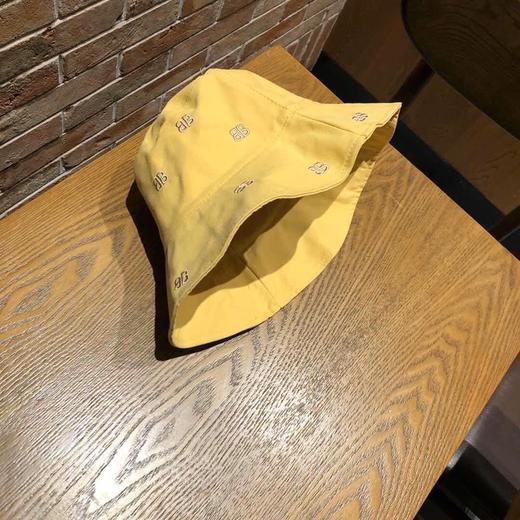 点此购买 巴黎世家成人正反双面渔夫帽 元宝150100