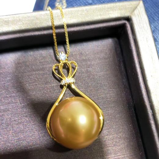 【12-13mm南洋金珠吊坠】18k金钻石镶嵌,颜色非常浓郁透亮,正圆极强