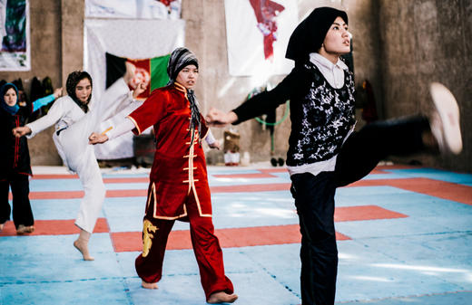 签名本《罩袍之刺》