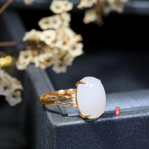 18K玫瑰金和田玉（白玉）镶钻戒指--亭亭玉立  / 蛋面 10*14mm（圈口请备注留言） 商品图1