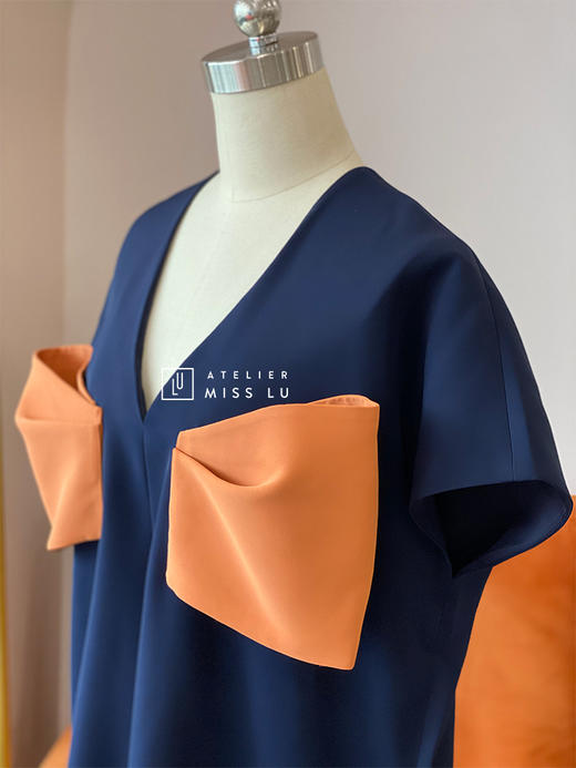 AtelierMissLu— “大可爱小放飞” 蓝橘撞色大蝴蝶结俏皮登山度假宽松连身裙 / 0000611 商品图5