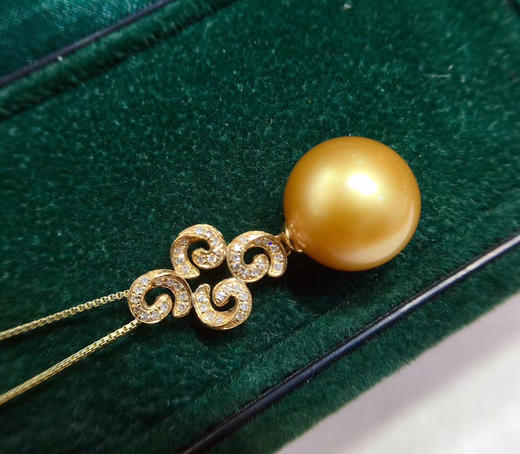 南洋金珠吊坠,18k金镶嵌钻石 款式精致简约,正圆极微瑕品质,镜面光泽