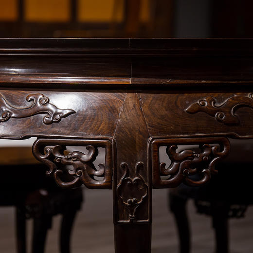 清代 红木镶瘿木面龙纹双拼圆桌(一桌六凳) - 明清家具研习社