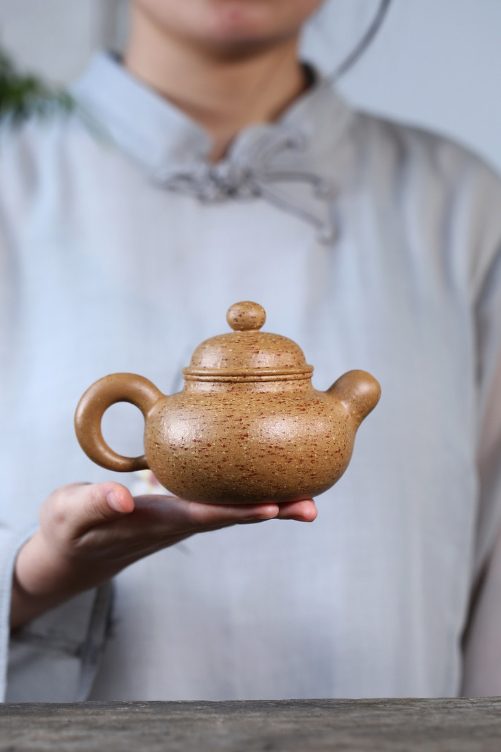 【道洪潘壶】泥料:葵黄朱泥 容量:260cc 作者:鲍玉华(国工)