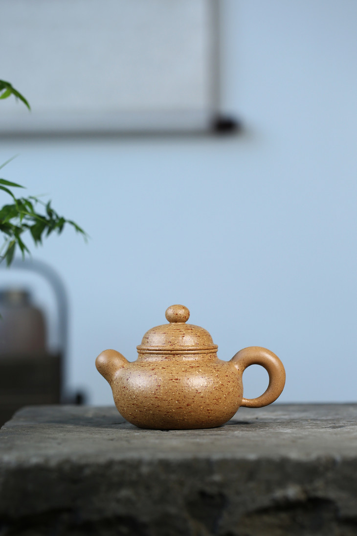 【道洪潘壶】泥料:葵黄朱泥 容量:260cc 作者:鲍玉华(国工)