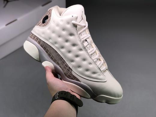 AJ13 HOF History Of Flight  鳄鱼皮白灰 货号：AQ1757 004 尺码：40.5 41 42 42.5 43 44 44.5 45 46 47.5 商品图0
