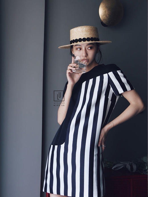 AtelierMissLu-「复古大气场」 藏青条纹复古宽身裙-0000619 商品图2