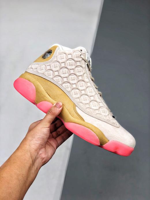 Nike Air Jordan 13 RETRO CNY AJ13 乔13庆祝中国年 新年  “恭喜发财”立体铜钱雕刻 也象征吉祥如意 白黄粉  货号：CW4409-100 Size：36-46 商品图0