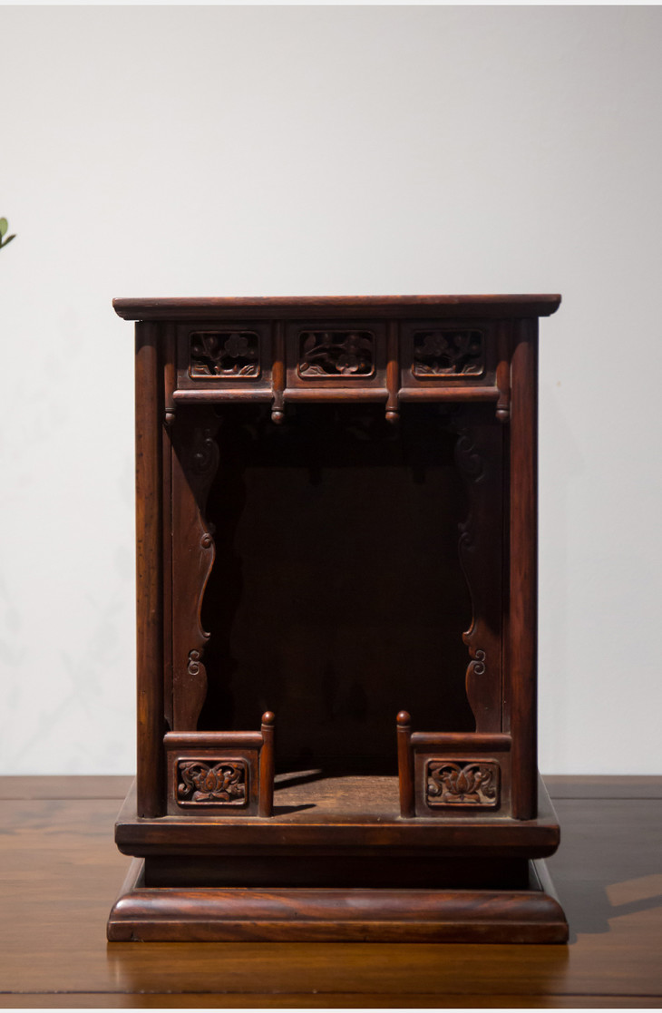 清 黄花梨花卉纹佛龛