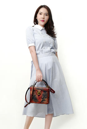 泡泡袖借肩翻领拼色上衣