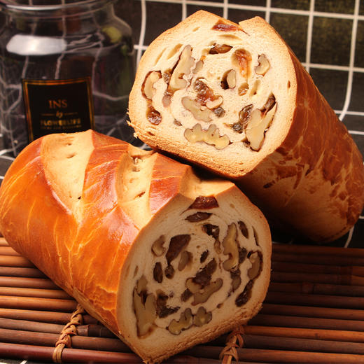 【大列巴+兰雀牛奶】力坤新疆果仁大列巴750g+波兰进口兰雀 唯鲜系列全脂纯牛奶1L 商品图1