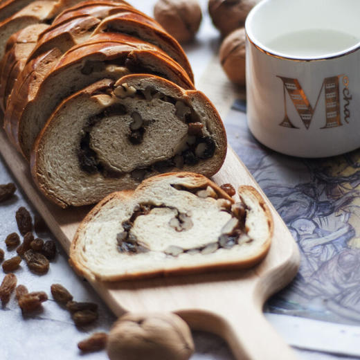 【大列巴+兰雀牛奶】力坤新疆果仁大列巴750g+波兰进口兰雀 唯鲜系列全脂纯牛奶1L 商品图2