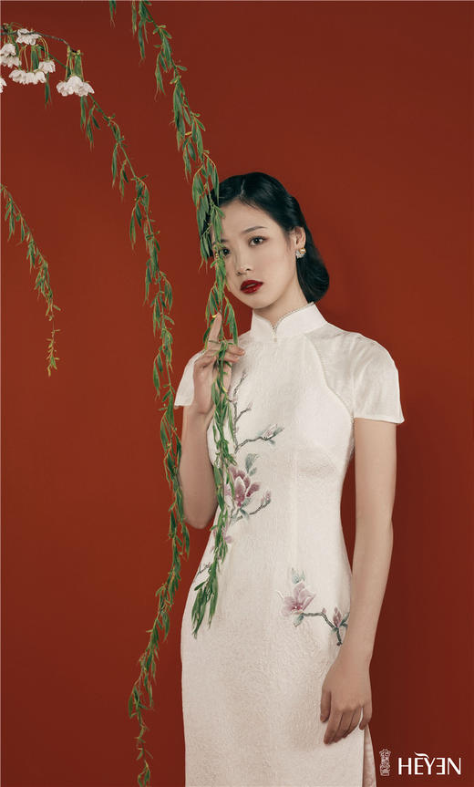 荷言HEYEN 玉殿春 白色真丝提花冠乐绉+玉兰手工刺绣+珍珠装饰 商品图2