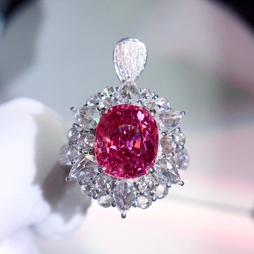 4.37克拉 总重8.61g红尖晶石吊坠