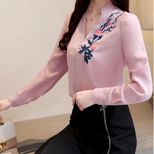 QL-1903新潮绣花上衣长袖衬衣外穿淑女打底衫 商品图2