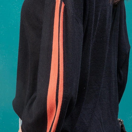 小愚女装一字领拼色条编织衫202MZ010 商品图3