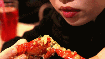 【上海嘉定绿地万怡酒店】爆！爆！￥99抢1大1小小龙虾自助晚餐！小龙虾霸屏！四种口味小龙虾放肆畅吃，还有上百种美食+无限畅饮，让你吃到扶墙出！