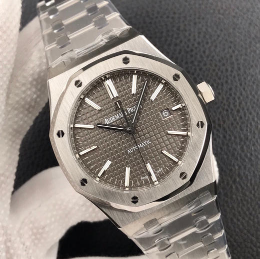 ZF重新定义！爱彼皇家橡树15400系列！解决长久以来各大厂家都无法突破的难题
【技术突破】
1️⃣.解决厚度问题，采用9015机芯改爱彼 商品图1