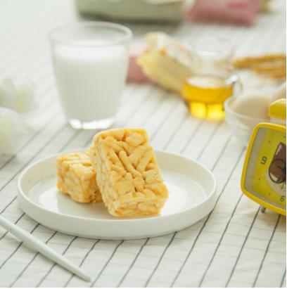 三只松鼠酥软沙琪玛鸡蛋味 休闲零食下午茶点心特产传统小吃饼干蛋糕早餐食品170g/袋 商品图3