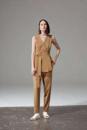 褶皱收腰无袖上衣