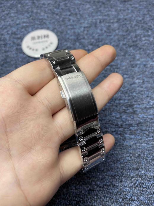高品质 卡西欧小银块！银色GMW-B5000D-1JF/B5000 35周年方块钢带表 采用了极为用心的抛光和打磨，显得质感非常高级 商品图6