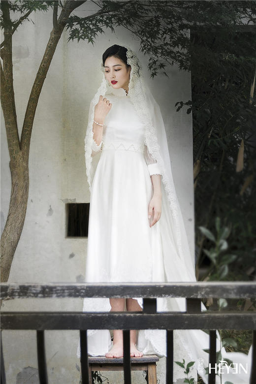 荷言HEYEN 东方美人【明星同款】重磅真丝+手工钉珠+蕾丝贴片手工旗袍 商品图0