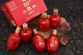 开心时刻，美酒相伴！