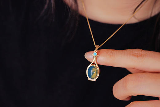 宝瓶 ·多米尼加蓝珀18K喷砂黄金镶嵌绿松石吊坠 特价 商品图4