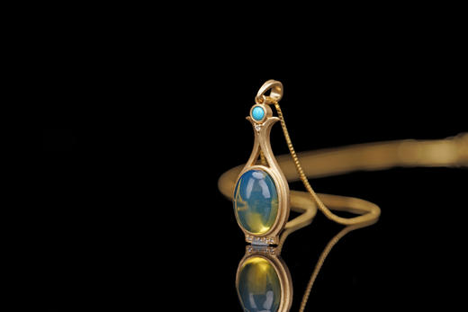 宝瓶 ·多米尼加蓝珀18K喷砂黄金镶嵌绿松石吊坠 特价 商品图2